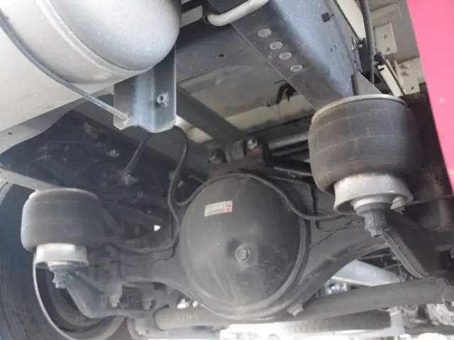 いすゞ フォワード 2RG-FRR90T4(2WD)の写真10