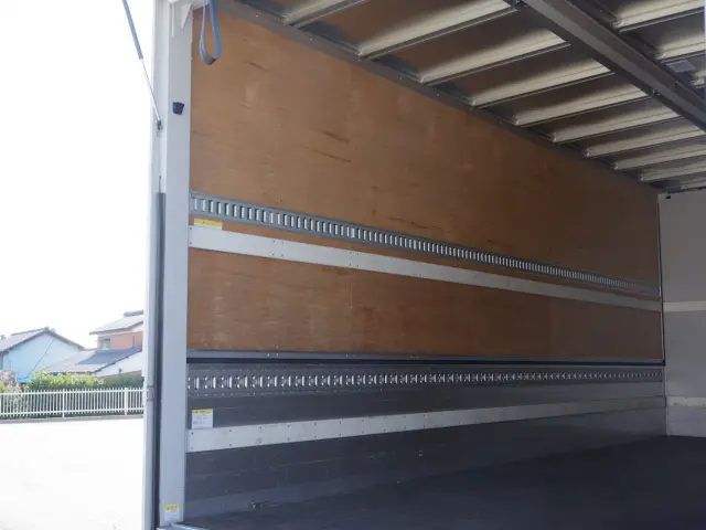 いすゞ フォワード 2RG-FRR90T4(2WD)の写真17