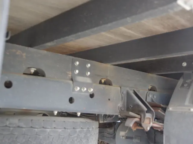 いすゞ フォワード 2RG-FRR90S2(2WD)の写真8