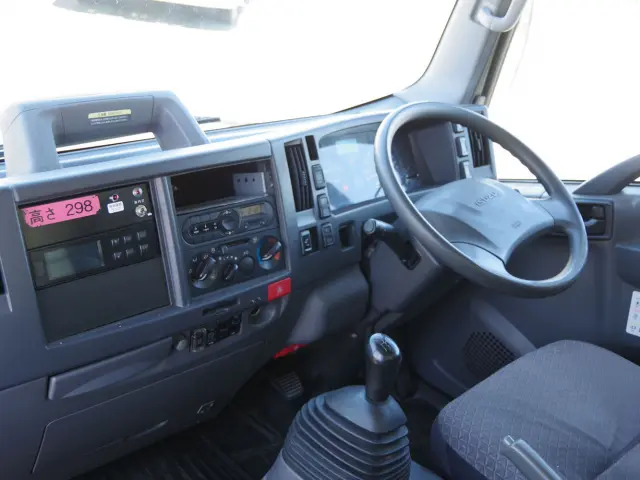 いすゞ エルフ 2RG-NPR88YN(2WD)の写真32