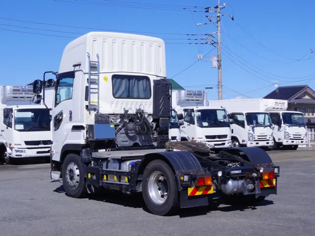 いすゞ ギガ 2KG-EXD52CD(2WD)の写真3