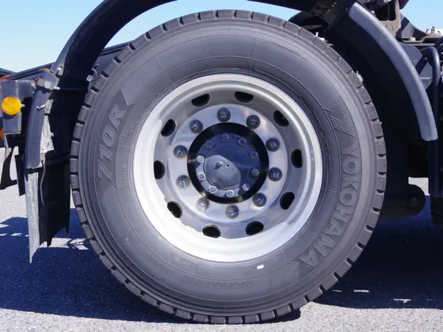いすゞ ギガ 2KG-EXD52CD(2WD)の写真13