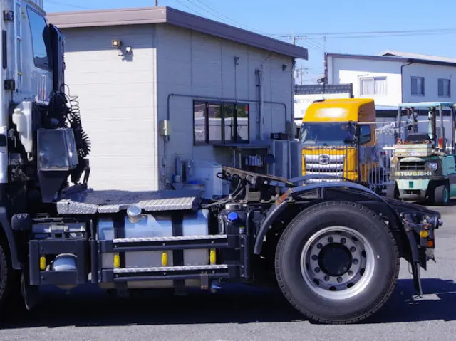 いすゞ ギガ 2KG-EXD52CD(2WD)の写真16
