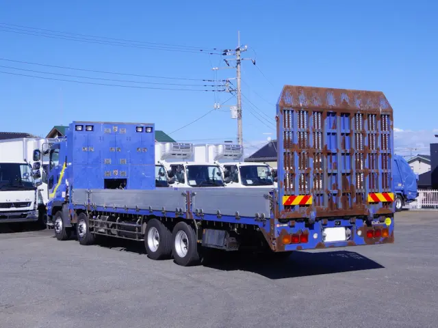 いすゞ ギガ QKG-CYJ77BA(8x4)の写真3