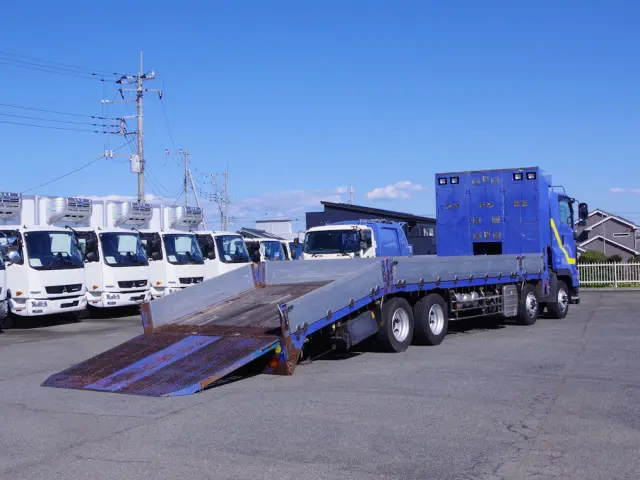 いすゞ ギガ QKG-CYJ77BA(8x4)の写真4