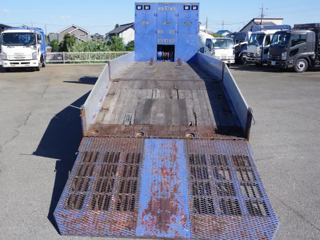 いすゞ ギガ QKG-CYJ77BA(8x4)の写真5