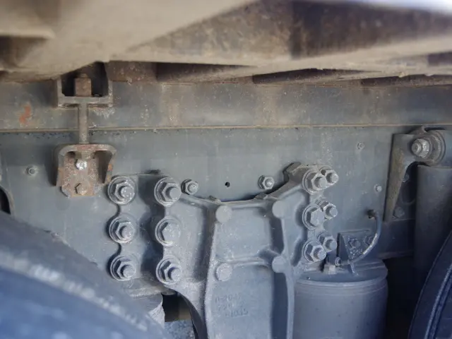 いすゞ ギガ QKG-CYJ77BA(8x4)の写真6