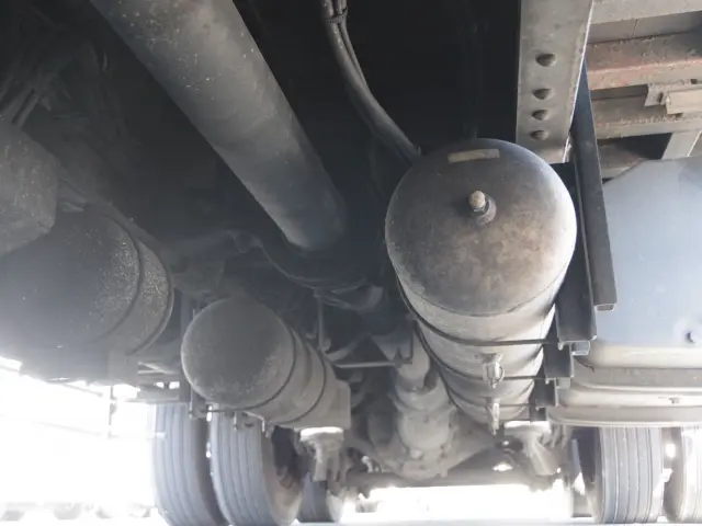 いすゞ ギガ QKG-CYJ77BA(8x4)の写真8