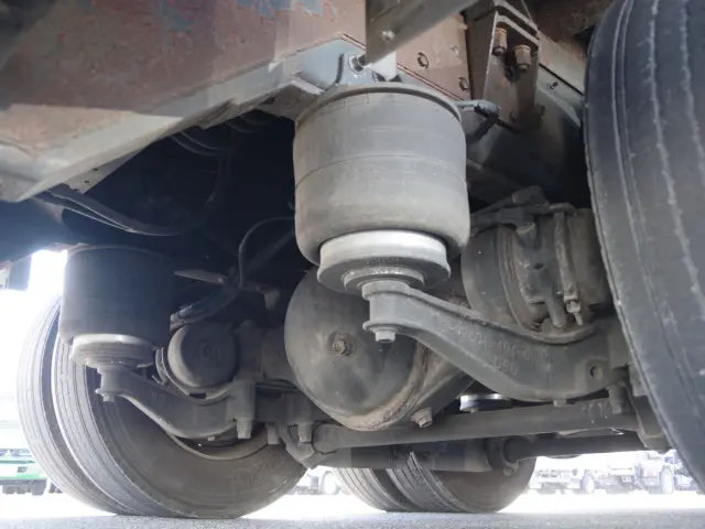 いすゞ ギガ QKG-CYJ77BA(8x4)の写真10