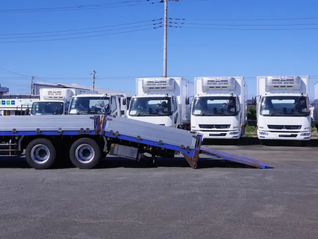 いすゞ ギガ QKG-CYJ77BA(8x4)の写真11