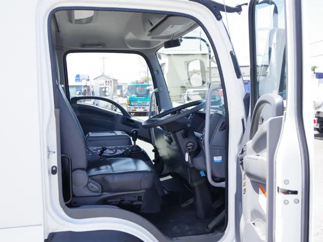 いすゞ フォワード LKG-FTR90S2(2WD)の写真29