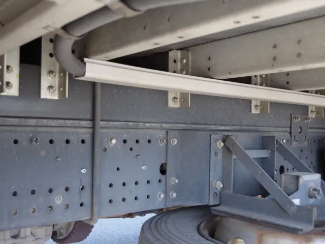 いすゞ フォワード QKG-FTR34T2(2WD)の写真8