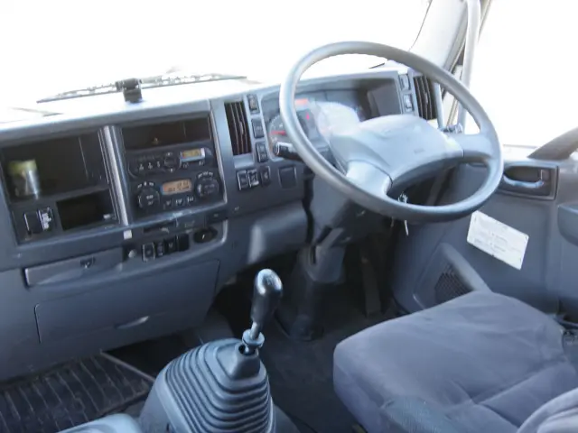 いすゞ フォワード QKG-FTR34T2(2WD)の写真37