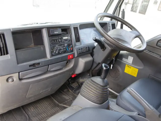 いすゞ エルフ TPG-NKR85AN(2WD)の写真22