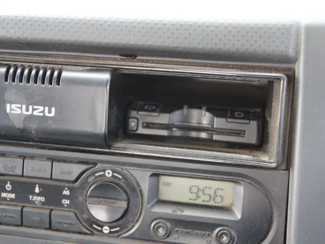 いすゞ エルフ TPG-NKR85AN(2WD)の写真23