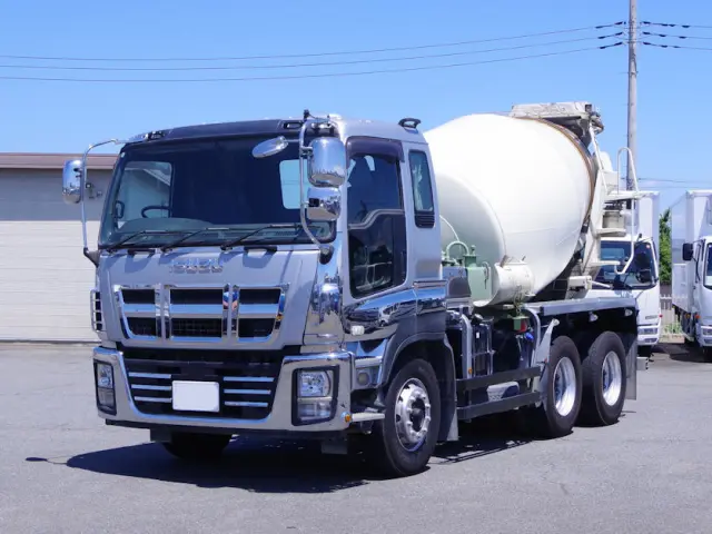 いすゞ ギガ QKG-CXZ77AT(6x4)の写真1