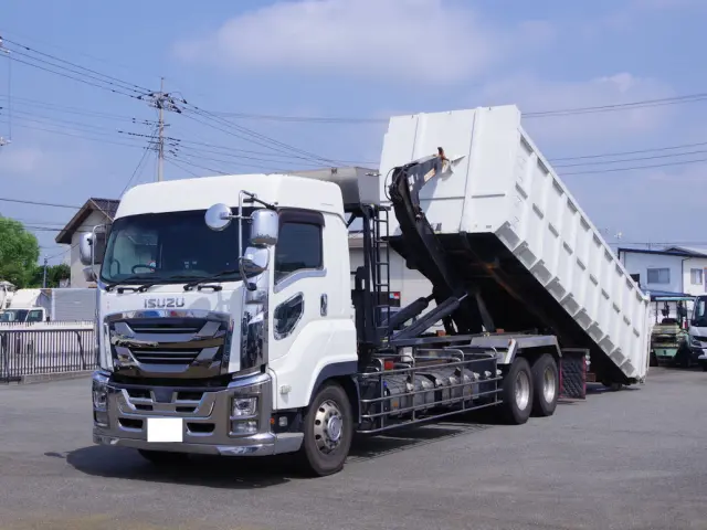 いすゞ ギガ 2PG-CYZ77C(6x4)の写真1