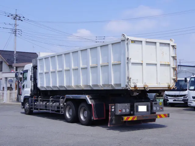 いすゞ ギガ 2PG-CYZ77C(6x4)の写真3