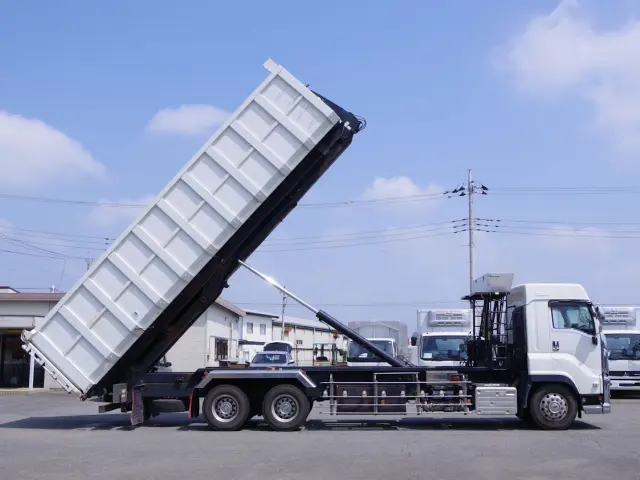 いすゞ ギガ 2PG-CYZ77C(6x4)の写真11