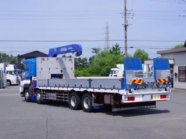 いすゞ ギガ QKG-CYJ77A(8x4)の写真3