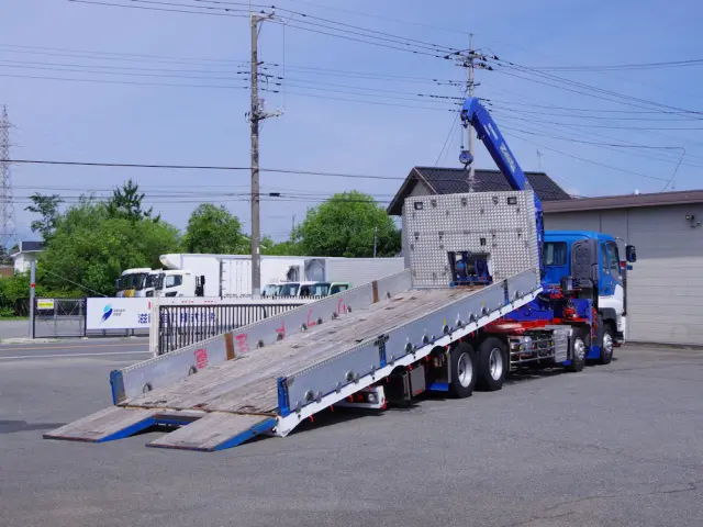 いすゞ ギガ QKG-CYJ77A(8x4)の写真4