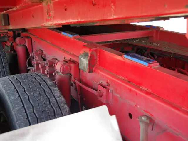 いすゞ ギガ QKG-CYJ77A(8x4)の写真6