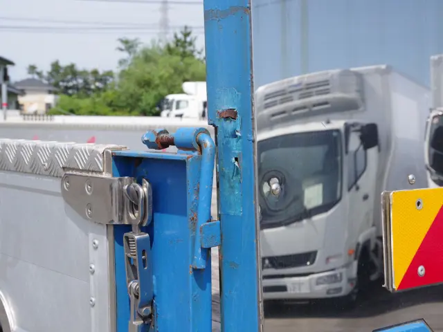 いすゞ ギガ QKG-CYJ77A(8x4)の写真26