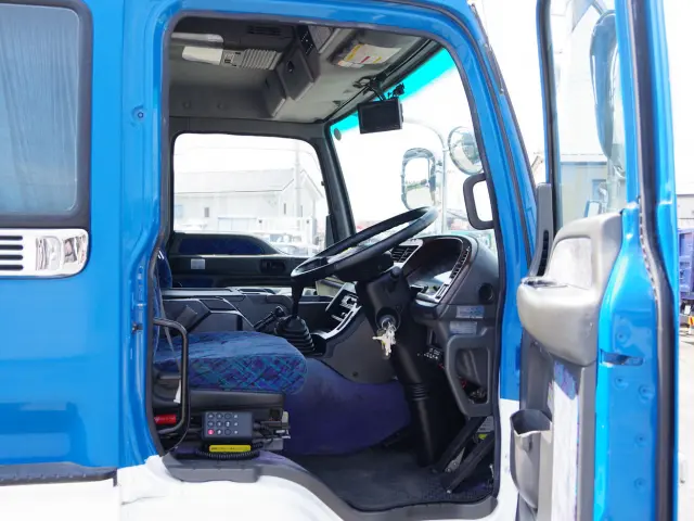 いすゞ ギガ QKG-CYJ77A(8x4)の写真39