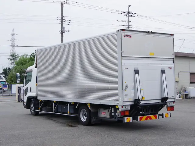 いすゞ フォワード 2RG-FRR90T2(2WD)の写真3