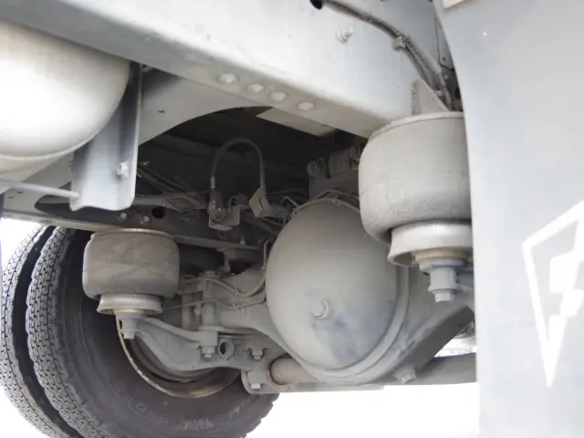 いすゞ フォワード 2RG-FRR90T2(2WD)の写真8