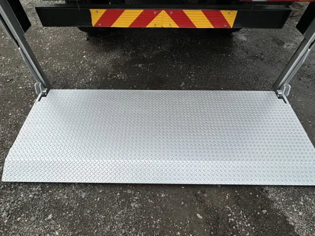 メルセデス・ベンツ ウニモグ 不明(4WD)の写真8