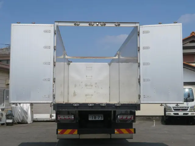 いすゞ ギガ 2PG-CYZ77C(6x4)の写真9