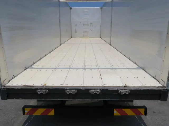 いすゞ ギガ 2PG-CYZ77C(6x4)の写真10