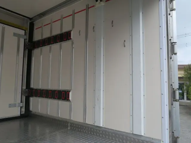 いすゞ エルフ TKG-NKS85AN(4WD)の写真12