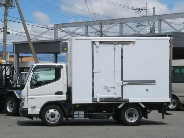 三菱 キャンター 2RG-FBAV0の写真3