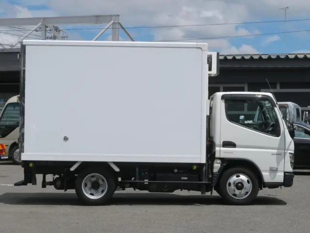 三菱 キャンター 2RG-FBAV0の写真4
