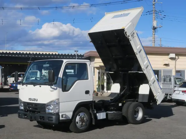 いすゞ エルフ TKG-NKS85AN(4WD)の写真1