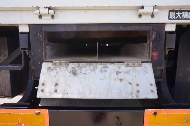 三菱 キャンター KK-FG83EE(4WD)の写真5