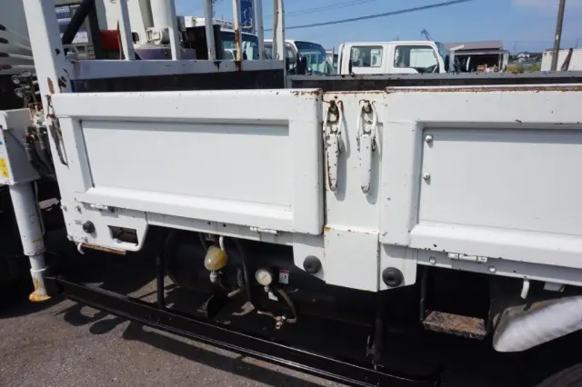 三菱 キャンター KK-FG83EE(4WD)の写真7