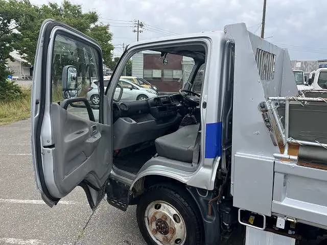 日野 デュトロ SKG-XZU675T(4WD)の写真49