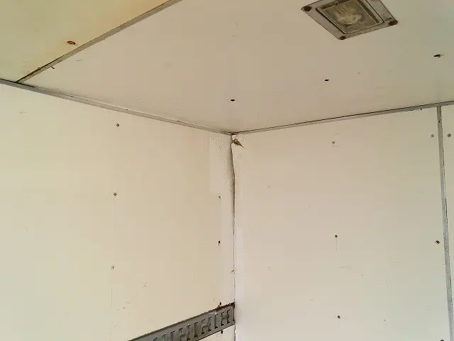 いすゞ エルフ BKG-NHS85AN(4WD)の写真8