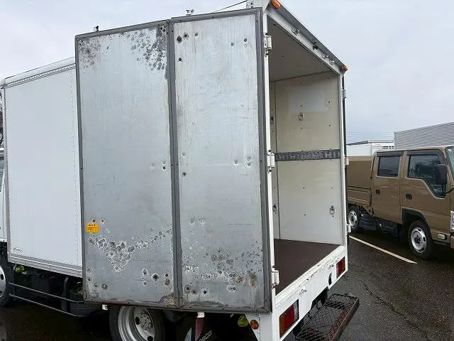 いすゞ エルフ BKG-NHS85AN(4WD)の写真9