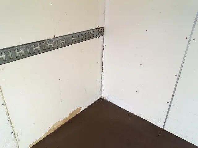 いすゞ エルフ BKG-NHS85AN(4WD)の写真11