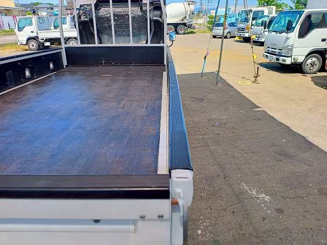 いすゞ エルフ TRG-NPR85AR(2WD)の写真9