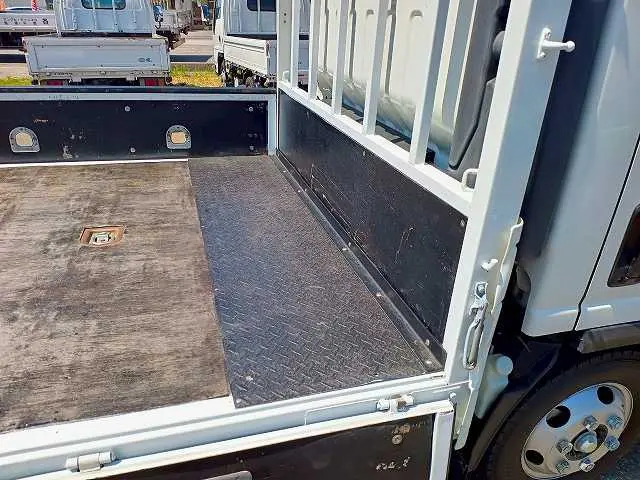 いすゞ エルフ TRG-NPR85AR(2WD)の写真13