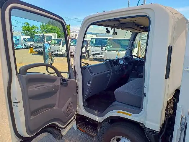 いすゞ エルフ TRG-NPR85AR(2WD)の写真48