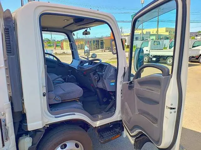 いすゞ エルフ TRG-NPR85AR(2WD)の写真49