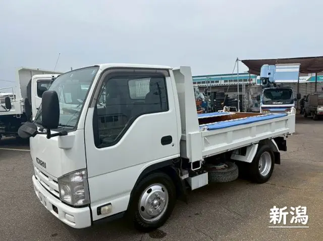 いすゞ エルフ TKG-NJR85AD(2WD)の写真1