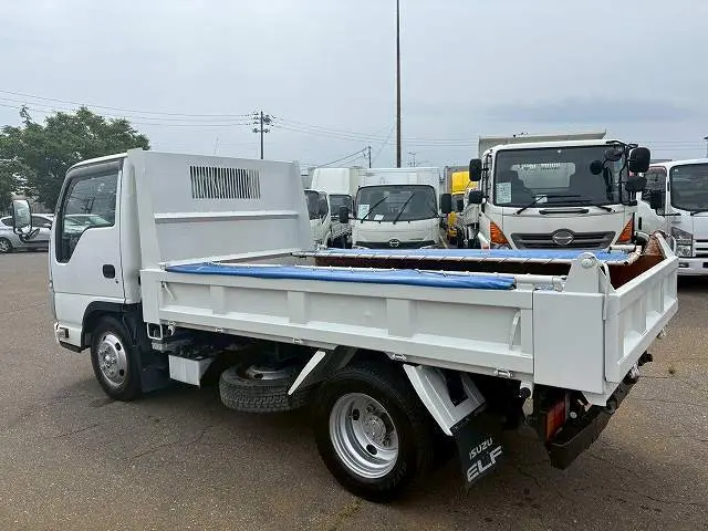 いすゞ エルフ TKG-NJR85AD(2WD)の写真4