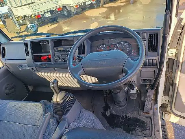いすゞ エルフ TDG-NKS85AN(4WD)の写真45